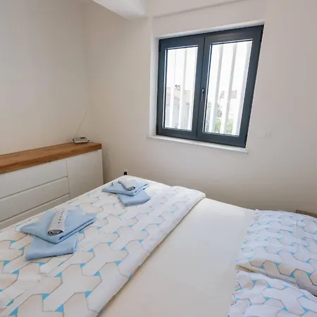 Golden Sunlit Haven Holiday With Pool And Sauna Holiday home *