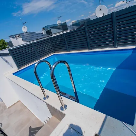 Golden Sunlit Haven Holiday With Pool And Sauna Holiday home