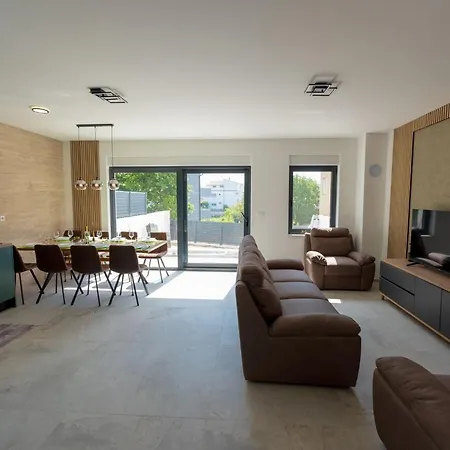 Holiday home Golden Sunlit Haven Holiday With Pool And Sauna