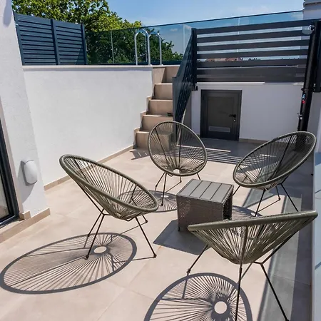 Golden Sunlit Haven Holiday With Pool And Sauna Holiday home *